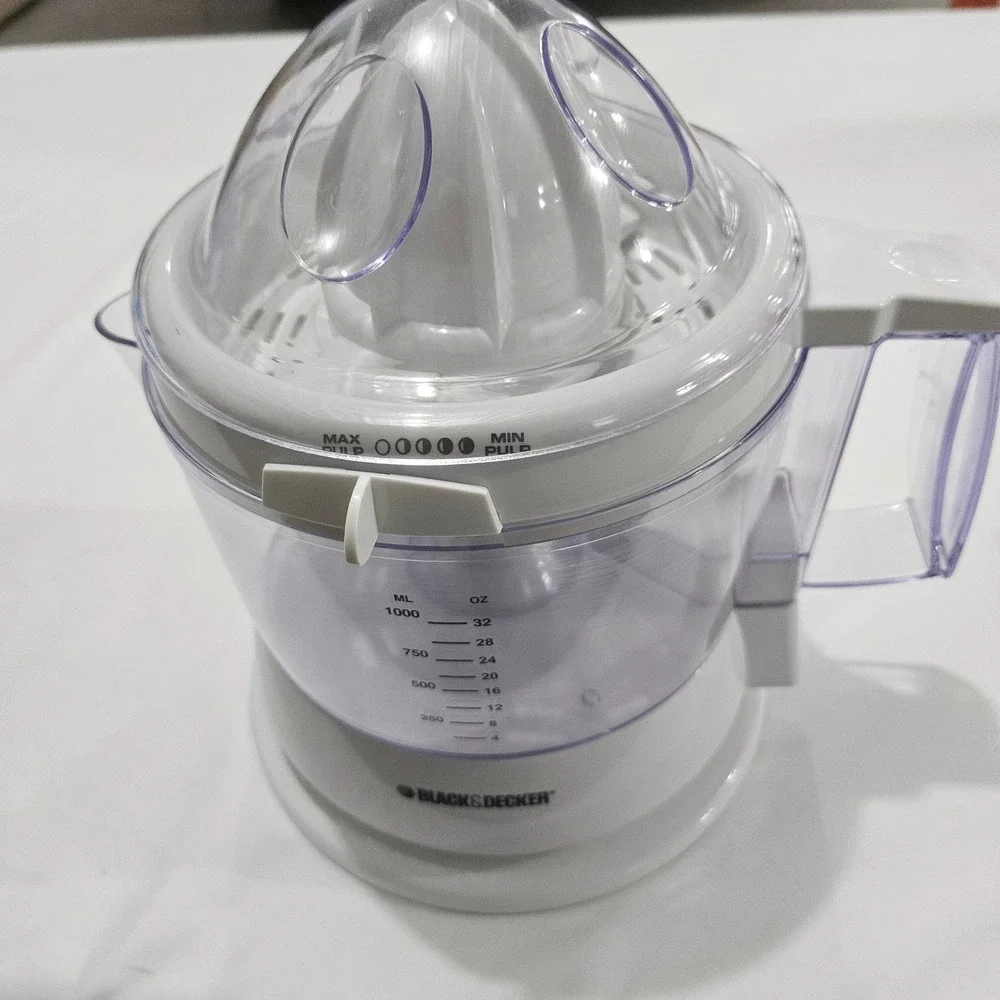 Black & Decker CJ630 Citrus Juicer Electric 32oz White Adjustable Pulp Control